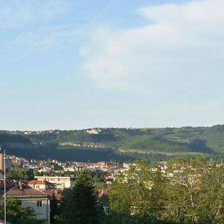 Tarnovo Center וליקו טורנובו
